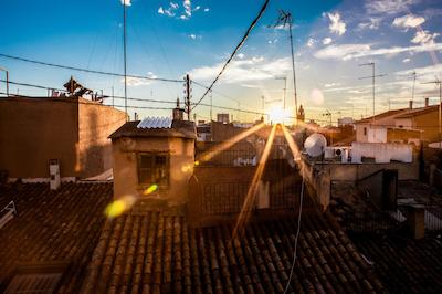 هولت هستال والنشیا