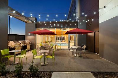 هم2 سویتز بای هیلتون وست ادمنتون