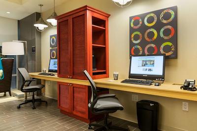 هم2 سویتز بای هیلتون وست ادمنتون