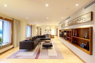 کاناری ریورسید پلازا هتل