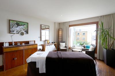 کاناری ریورسید پلازا هتل