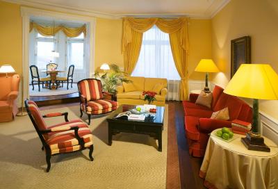 ل پالیز ارت هتل