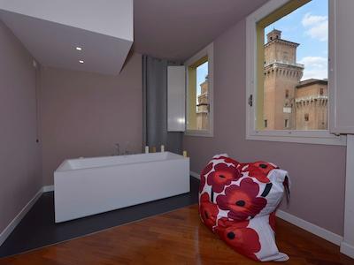 مرکور فرارا هتل