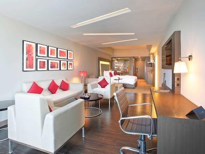 نوتل اهمداباد