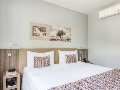 پامپولها دیزاین هتل