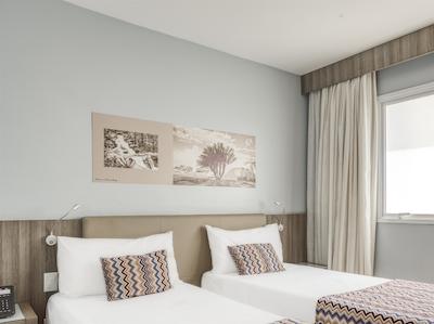 پامپولها دیزاین هتل