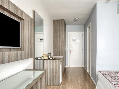 پامپولها دیزاین هتل