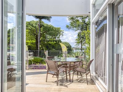 پامپولها دیزاین هتل