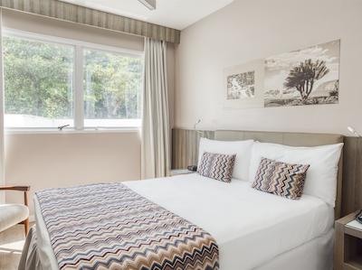 پامپولها دیزاین هتل