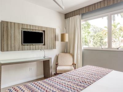 پامپولها دیزاین هتل