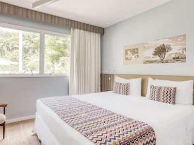 پامپولها دیزاین هتل