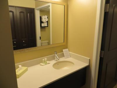 استبریج سویتز وست ادمنتون