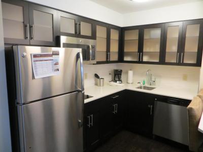 استبریج سویتز وست ادمنتون