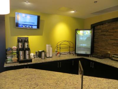 استبریج سویتز وست ادمنتون