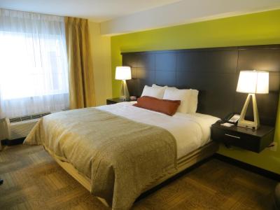 استبریج سویتز وست ادمنتون