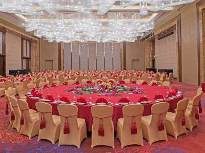 کرون پلازا شانگهای نواه اسکوئر