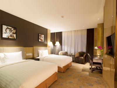 کرون پلازا شانگهای نواه اسکوئر