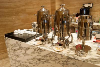 کرون پلازا شانگهای نواه اسکوئر