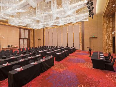 کرون پلازا شانگهای نواه اسکوئر