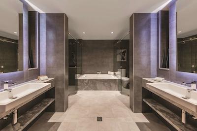 گامبارو هتل