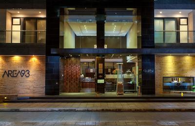 93 لوکسوری سویتز