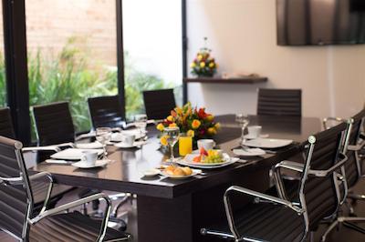 93 لوکسوری سویتز