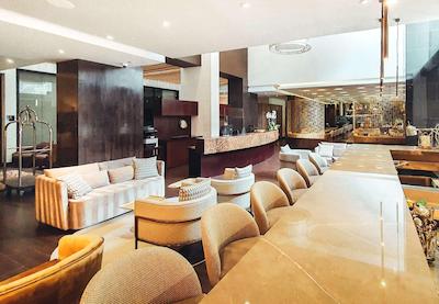 93 لوکسوری سویتز