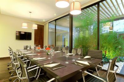 93 لوکسوری سویتز