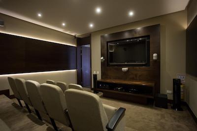 93 لوکسوری سویتز