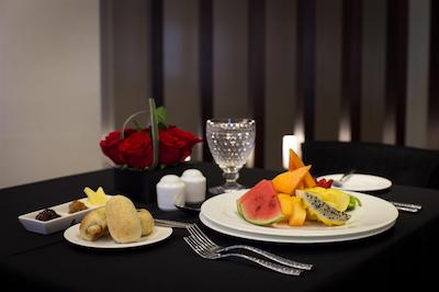 93 لوکسوری سویتز