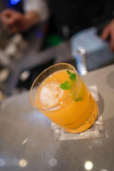 93 لوکسوری سویتز