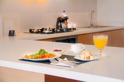 93 لوکسوری سویتز