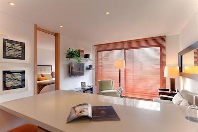 93 لوکسوری سویتز