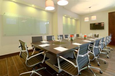 93 لوکسوری سویتز