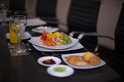 93 لوکسوری سویتز