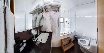 93 لوکسوری سویتز