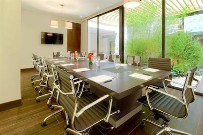 93 لوکسوری سویتز