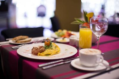 93 لوکسوری سویتز