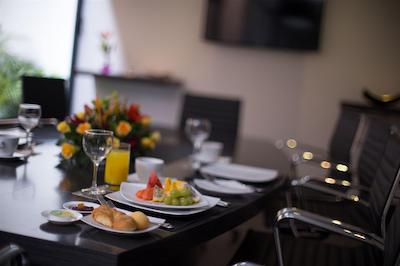 93 لوکسوری سویتز