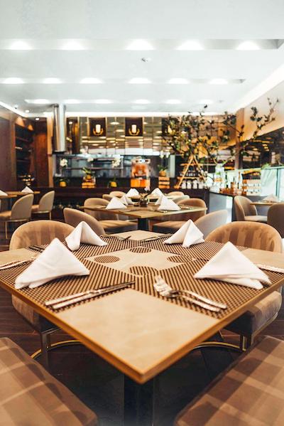 93 لوکسوری سویتز