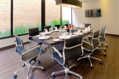 93 لوکسوری سویتز