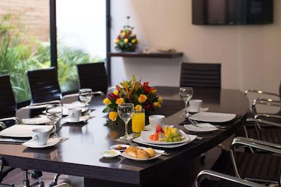 93 لوکسوری سویتز