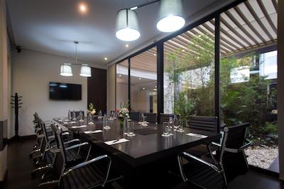 93 لوکسوری سویتز