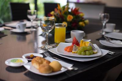 93 لوکسوری سویتز