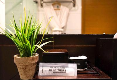 93 لوکسوری سویتز