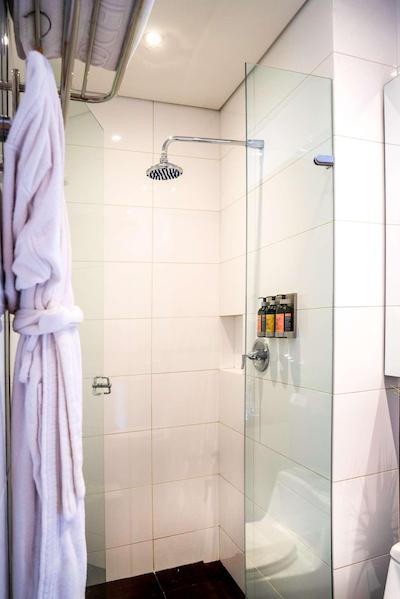 93 لوکسوری سویتز