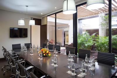 93 لوکسوری سویتز