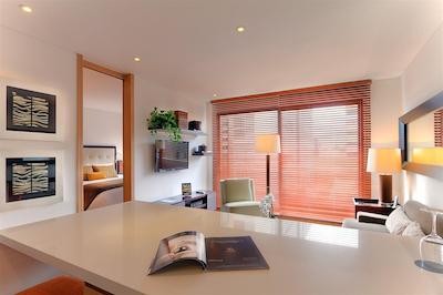 93 لوکسوری سویتز