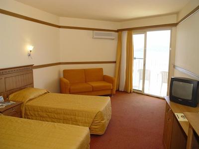 کاپریس بیچ هتل