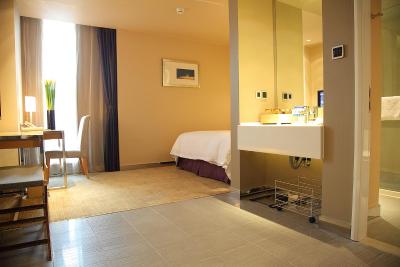 شانگهای هانگچائو ایرپورت هتل